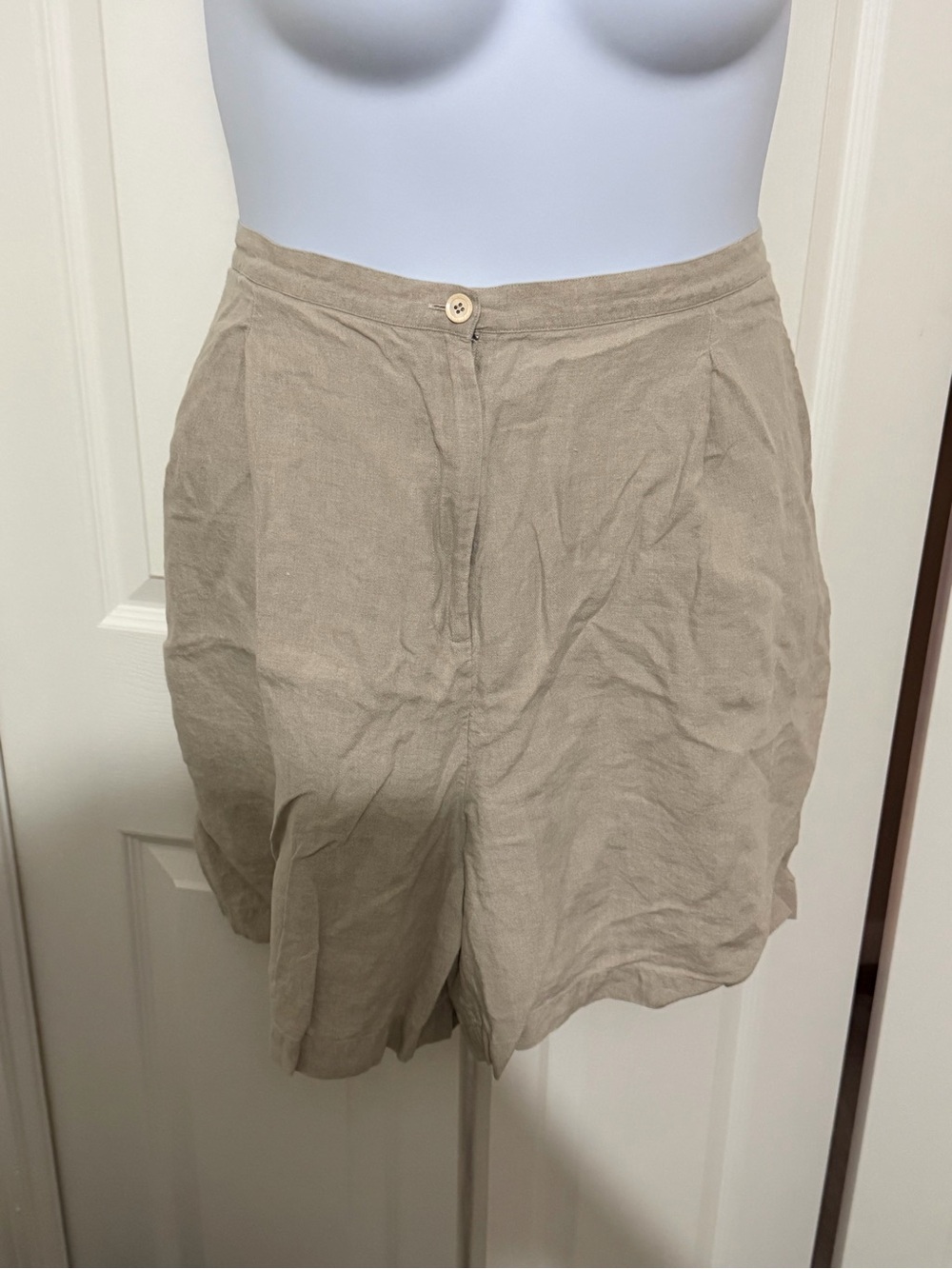 Vintage Sak’s High-Waist Linen Blend Women's Shorts in Beige 22